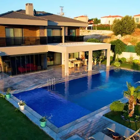 فيلة Efe Delux Ovacik'ta Luex Çeşme